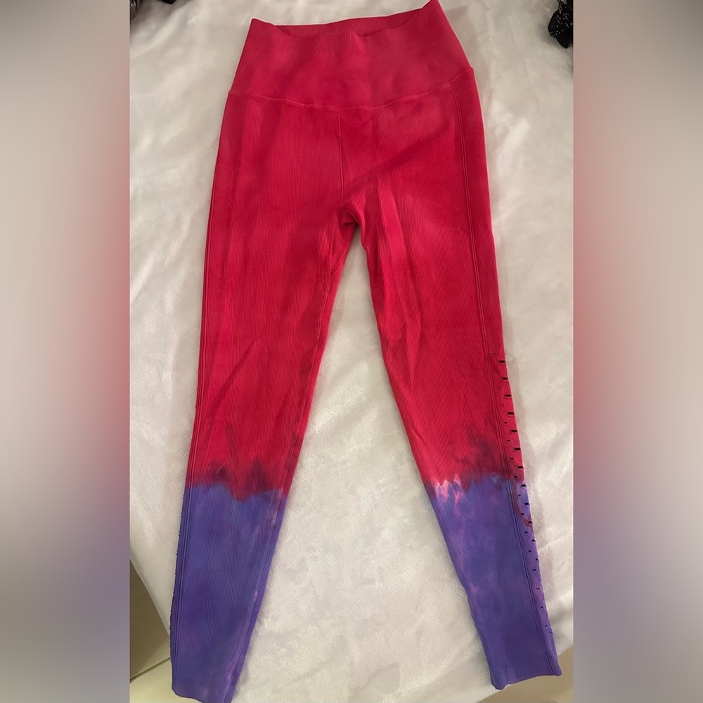 Spiritual Gangster $118 hombre leggings. Purple & pink. M/L. Tie dye. Like new - Picture 4 of 10